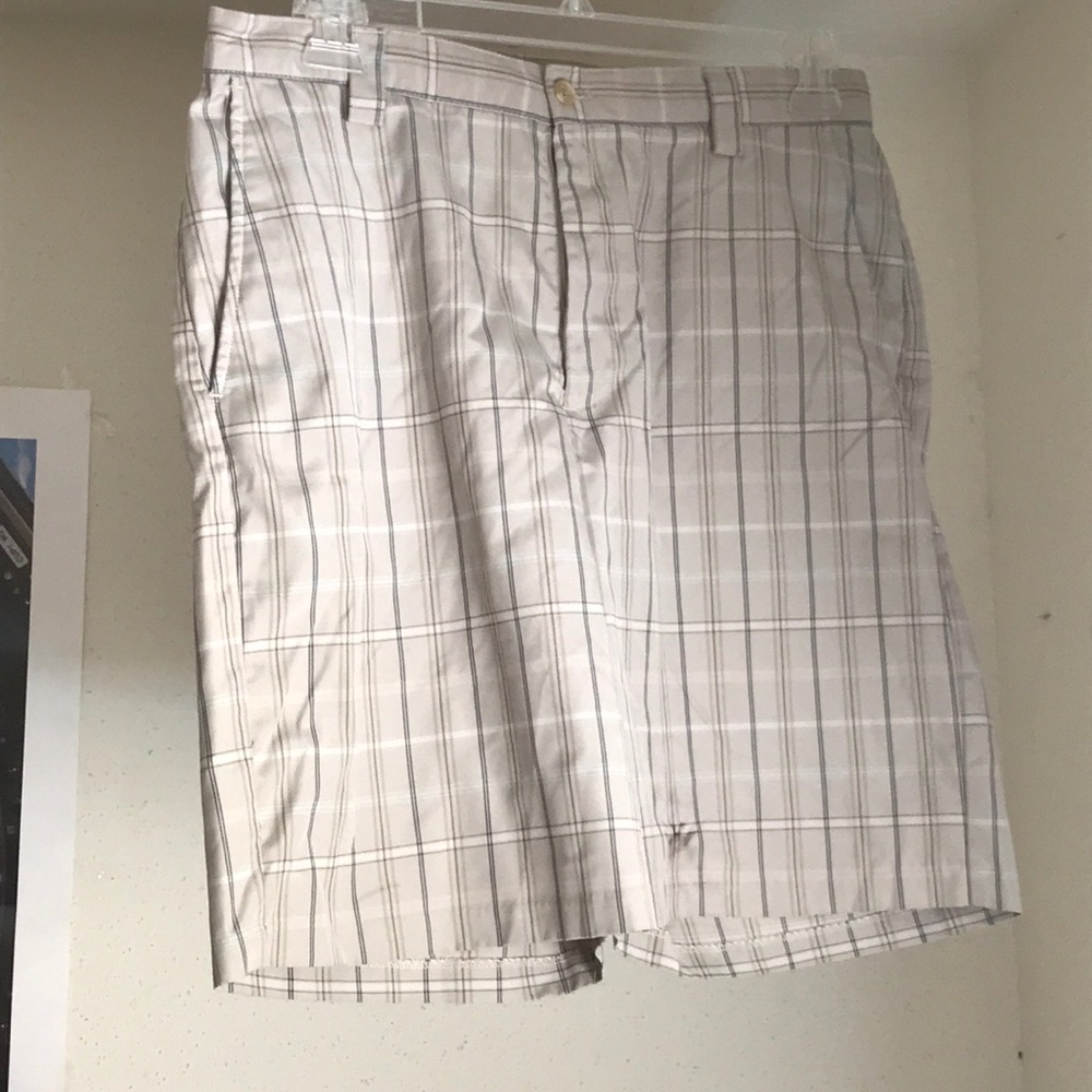 Izod golf shorts